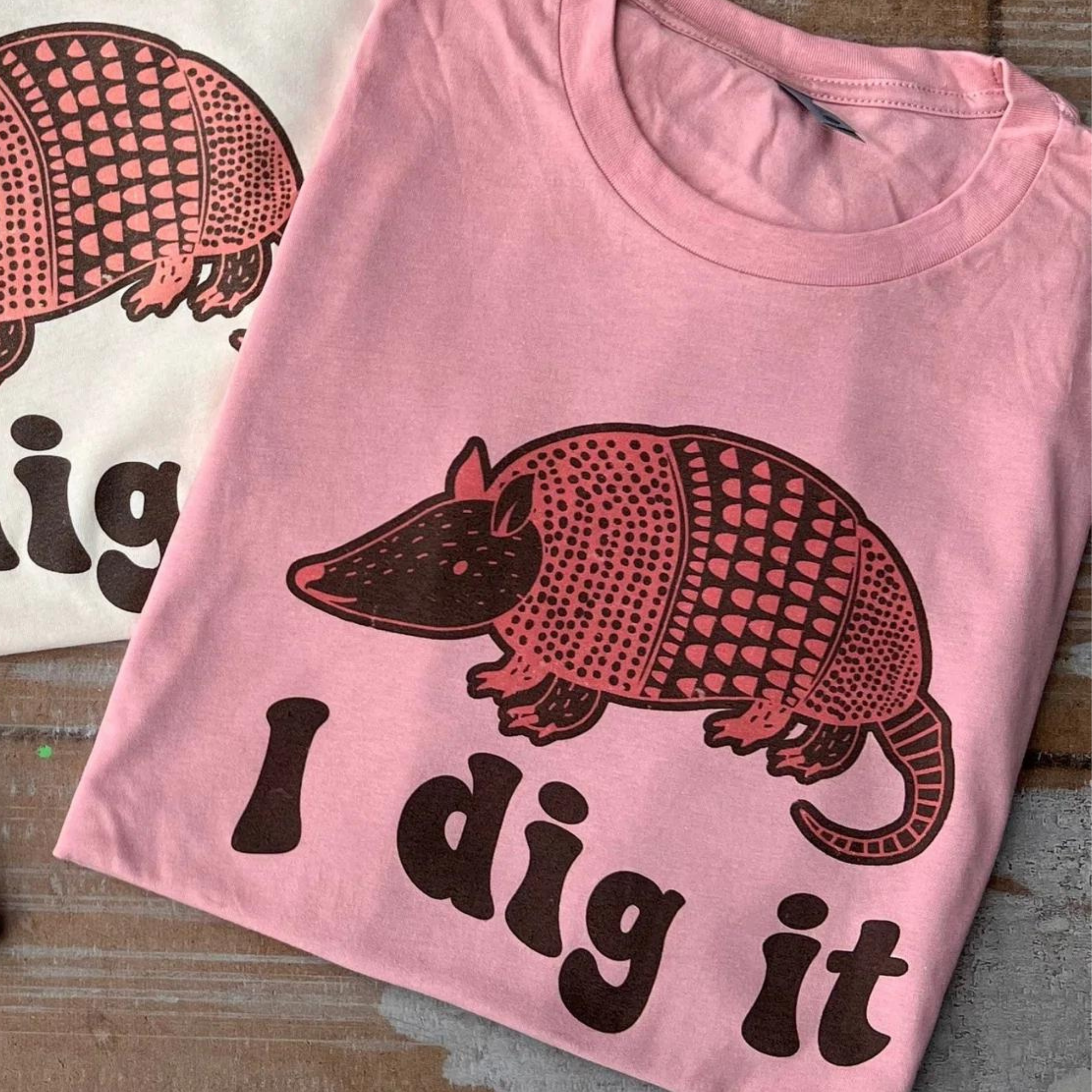 Online Exclusive | I Dig It Armadillo Graphic Tee in Desert Rose Pink