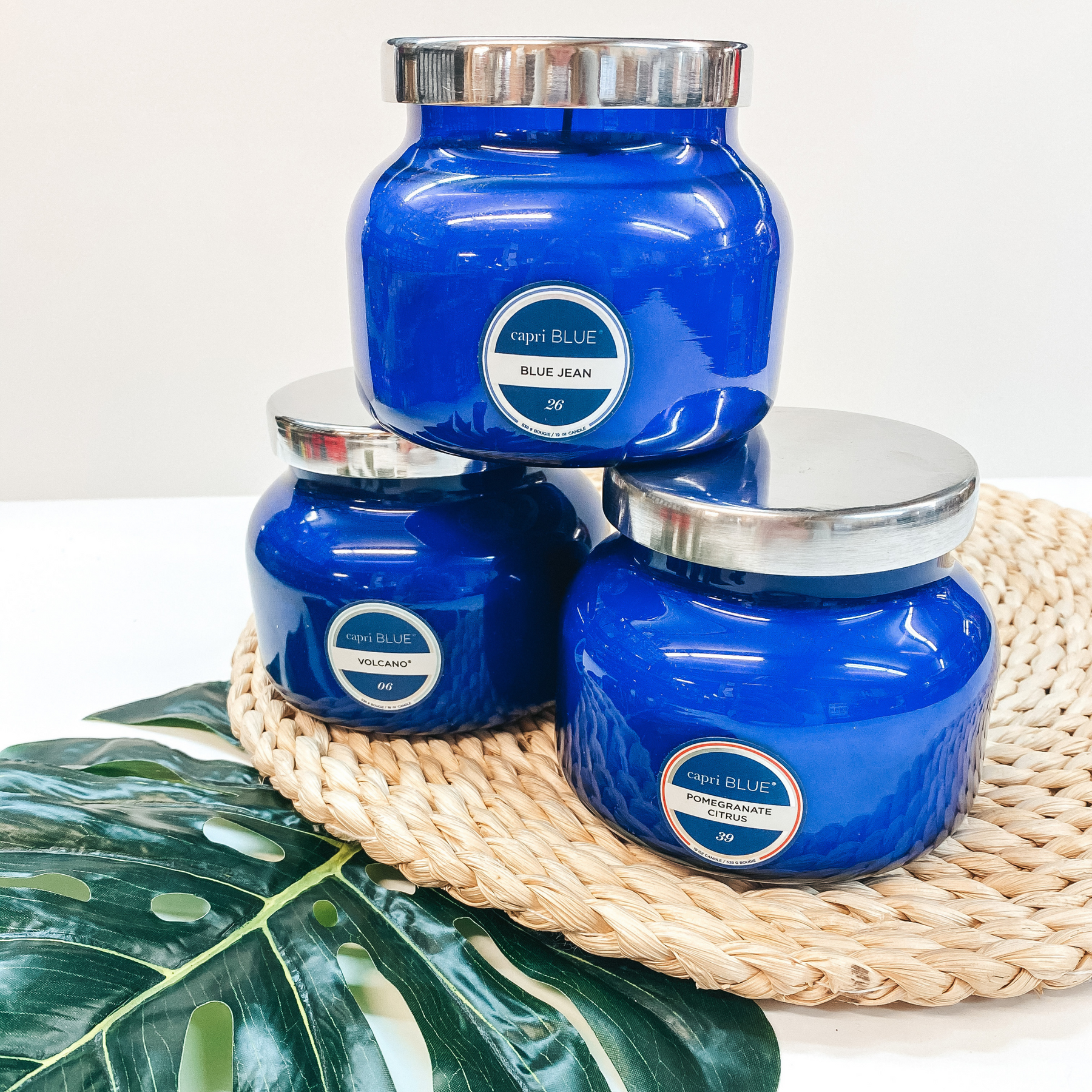 マーメイドシャンパパールブルーグライド Capri Blue | 19 oz. Signature Jar Candle in Signature Blue