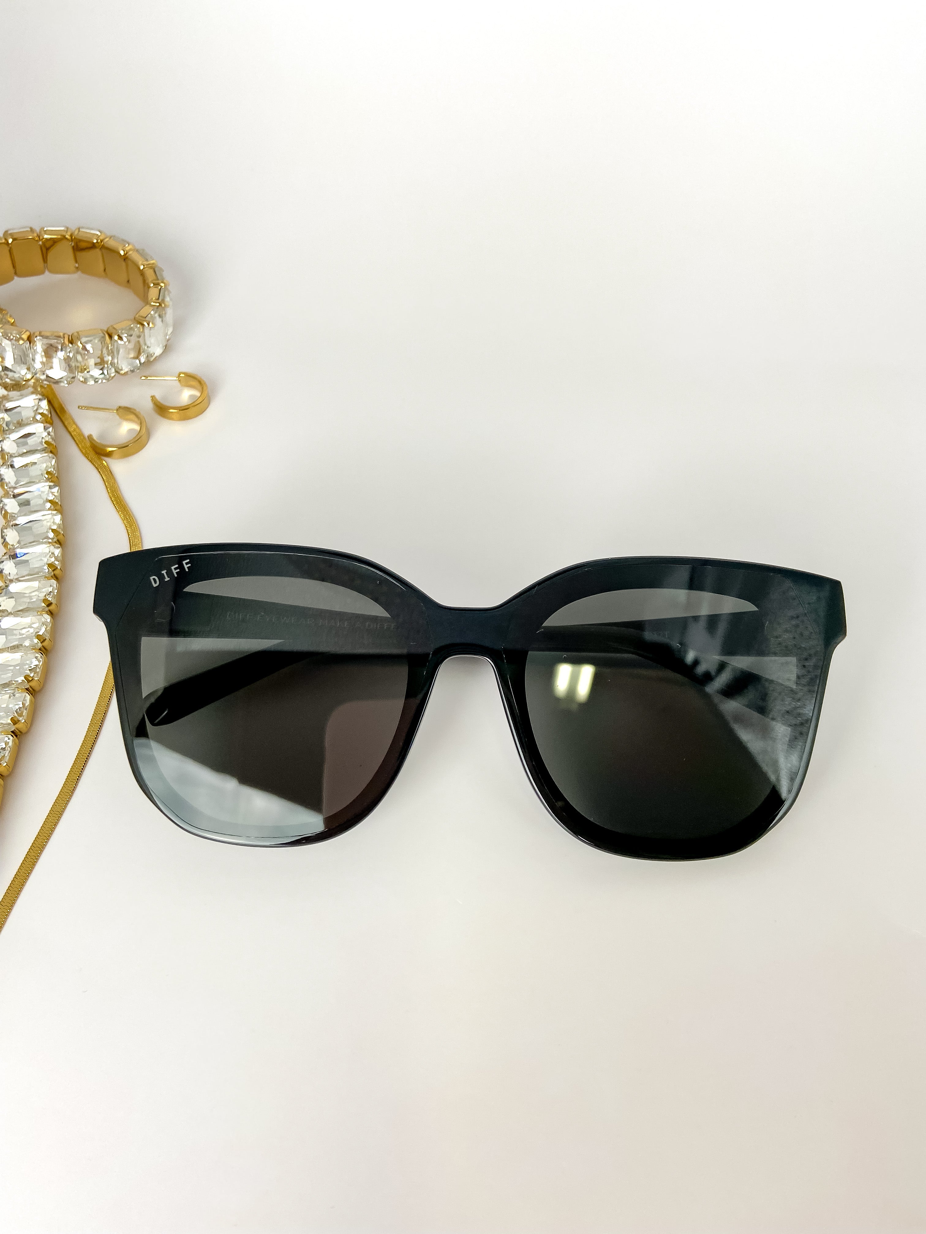 DIFF | Gia Black Lens Sunglasses in Black - Giddy Up Glamour Boutique