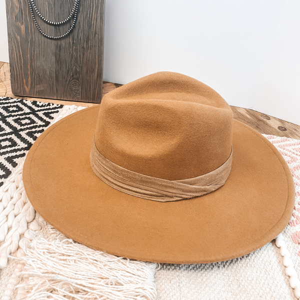 Perfect Pick Faux Felt Hat with Matching Band in Tan