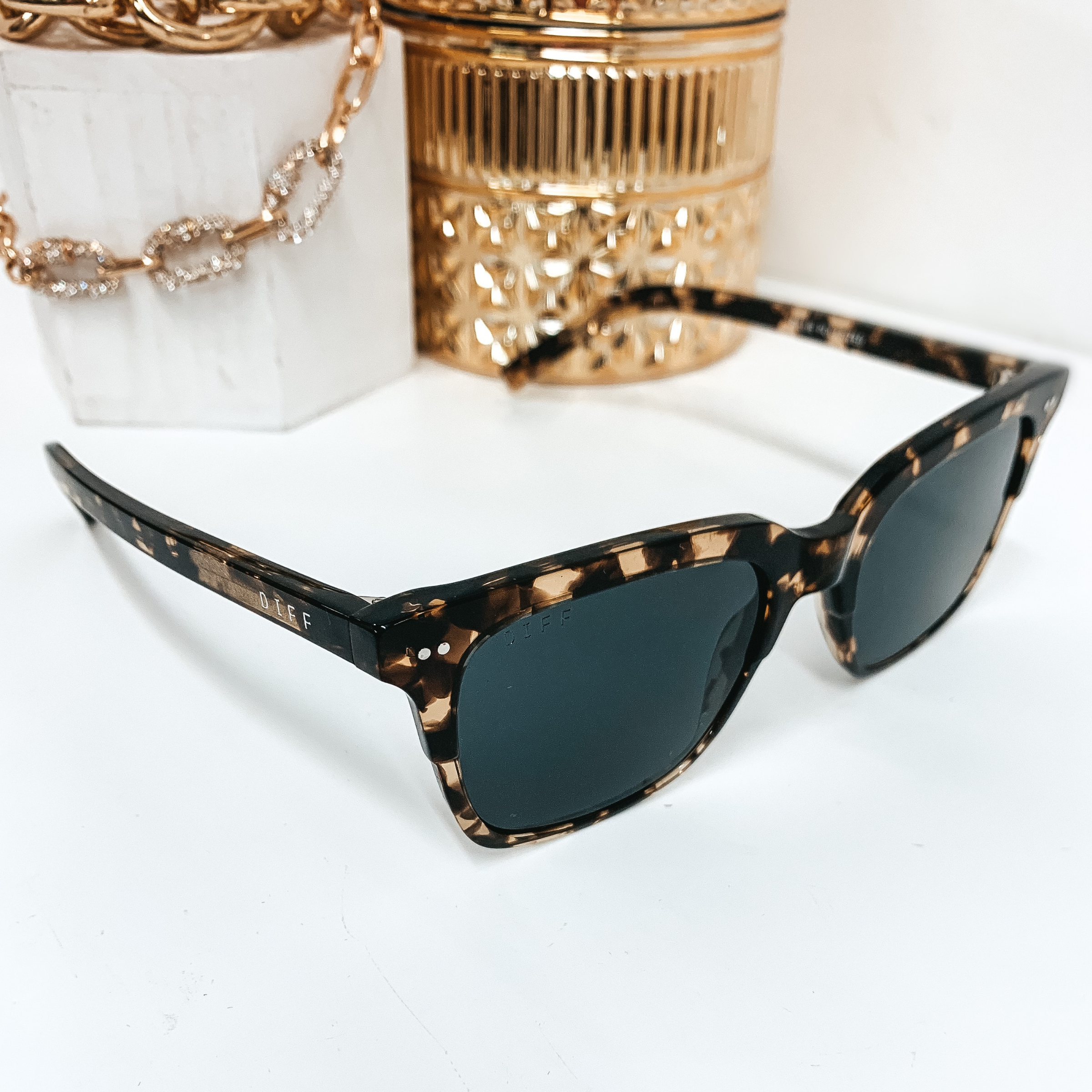 DIFF | Billie Polarized Grey Lens Sunglasses in Espresso Tortoise - Giddy Up Glamour Boutique