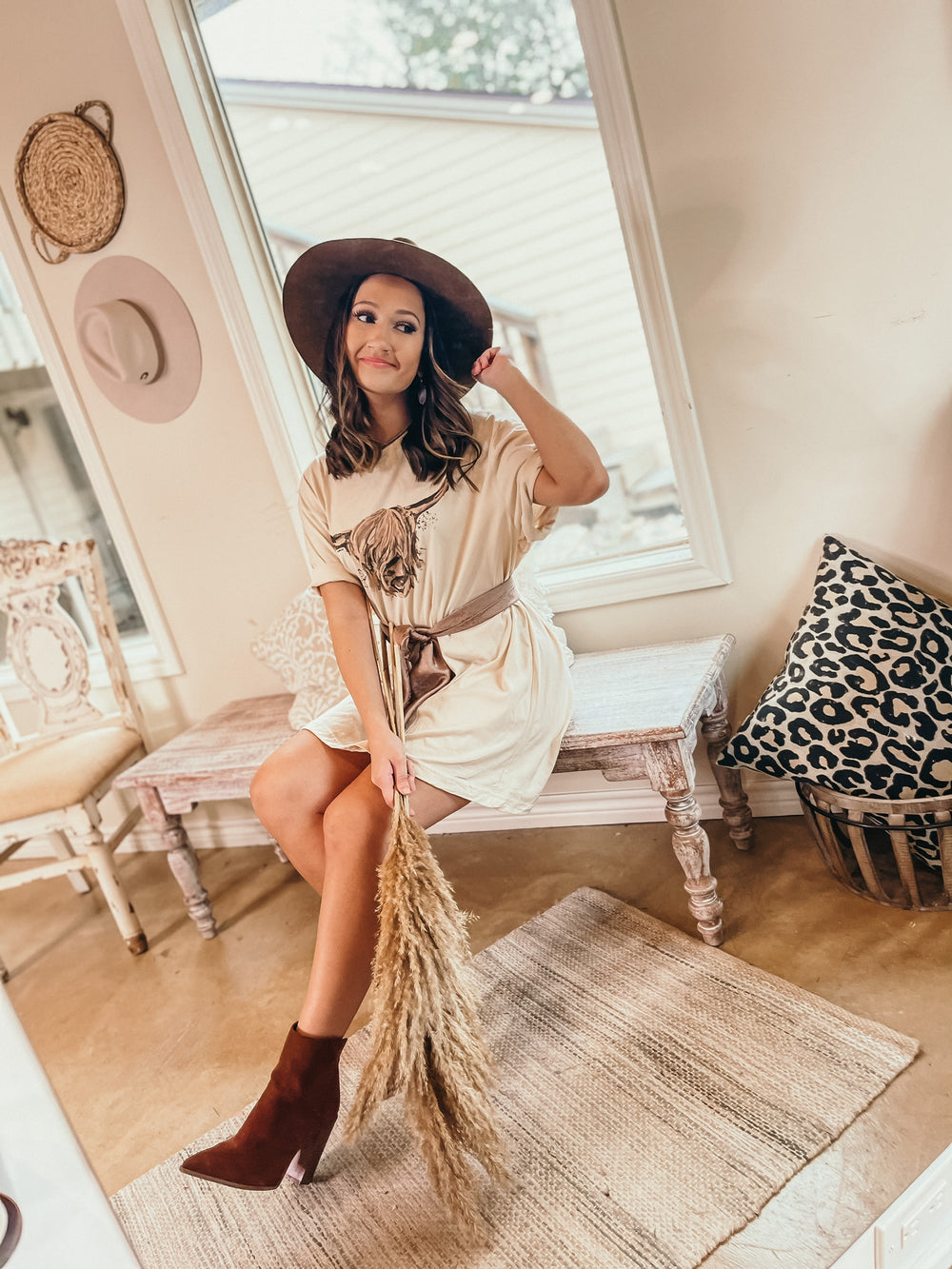 Online Exclusive | Highlander Cow Short Sleeve Graphic Tee in Cream - Giddy Up Glamour Boutique