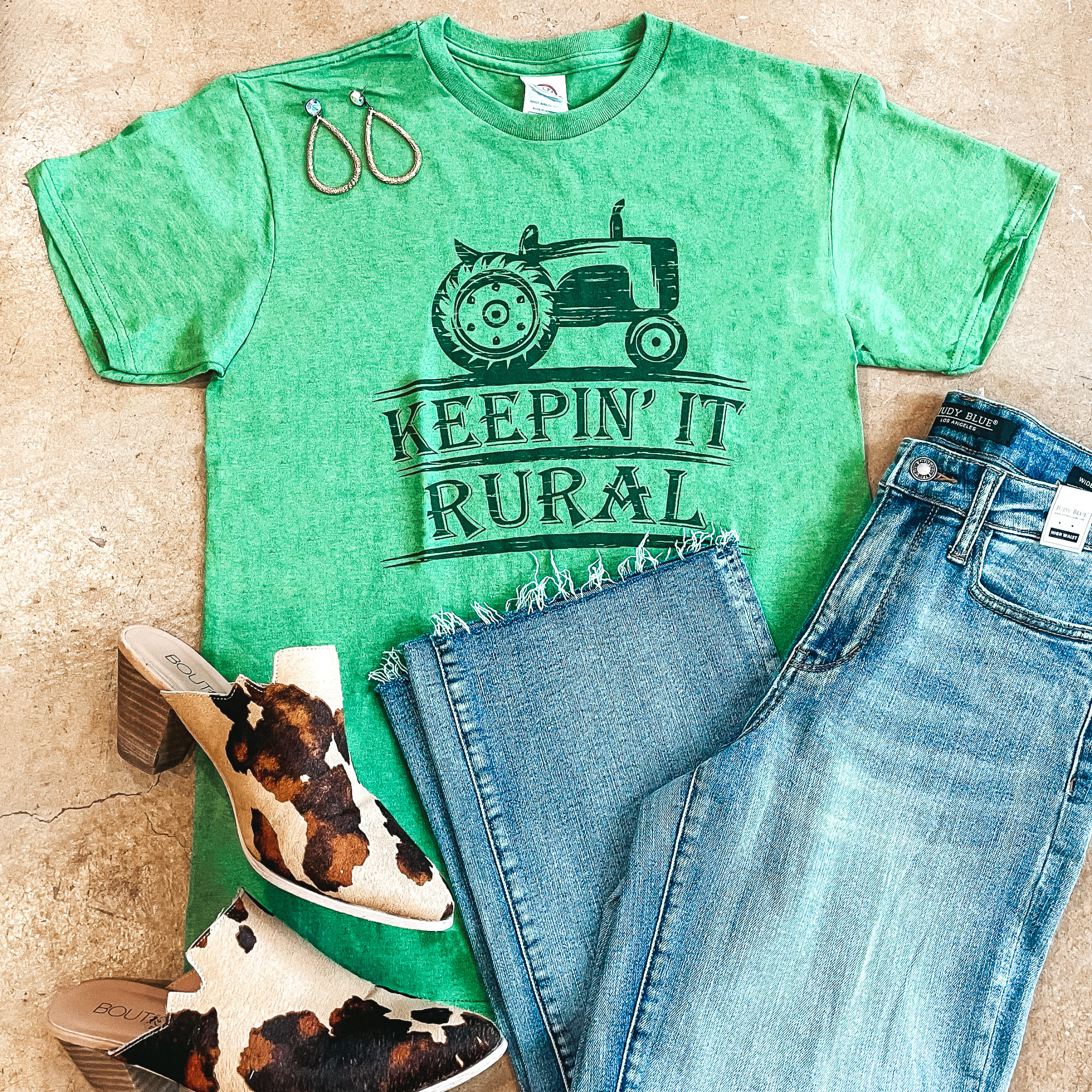 Keepin' It Rural Short Sleeve Graphic Tee in Kelly Green - Giddy Up Glamour Boutique