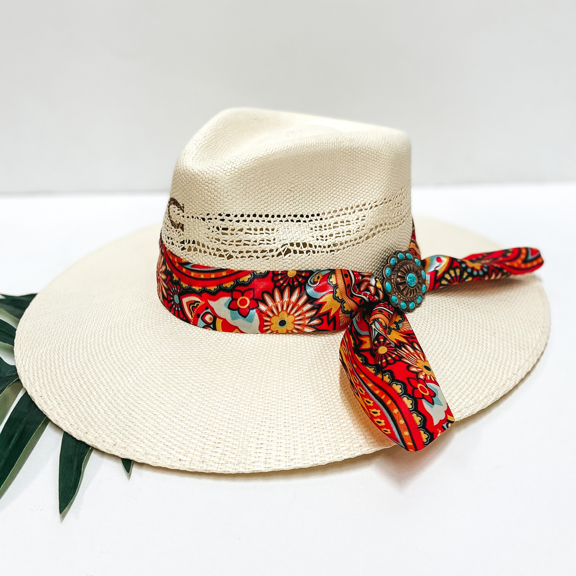 Charlie 1 Horse | Chisos Straw Stiff Brim Hat with Floral Band - Giddy Up Glamour Boutique