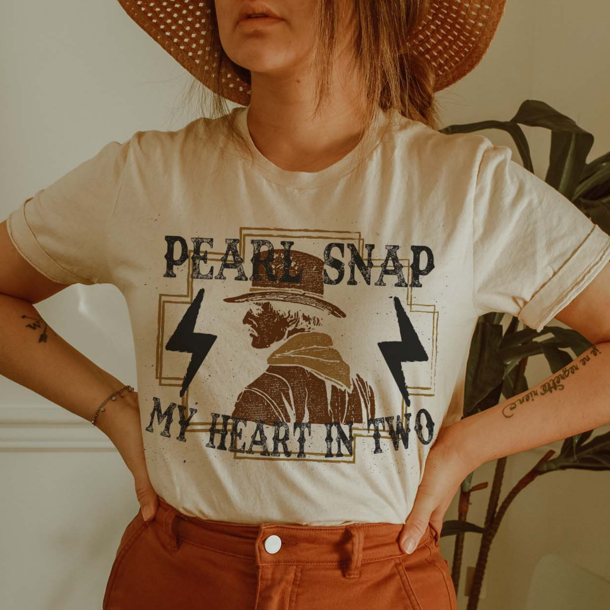 Online Exclusive | Pearl Snap My Heart In Two Short Sleeve Graphic Tee in Cream - Giddy Up Glamour Boutique