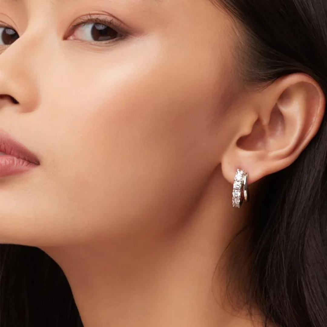 Kendra Scott | Livy Silver Huggie Earrings in White Crystal - Giddy Up Glamour Boutique